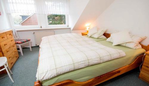 Two-Bedroom Apartment with Shower 