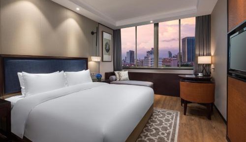 Deluxe Queen Room