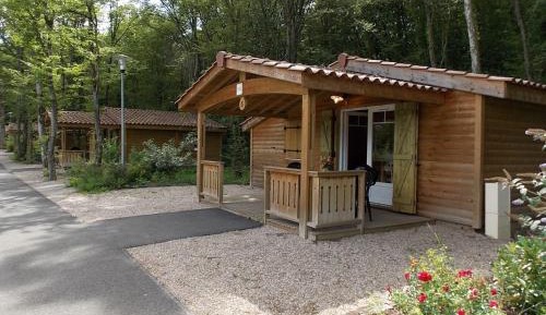 Two-Bedroom Chalet next to the Lake