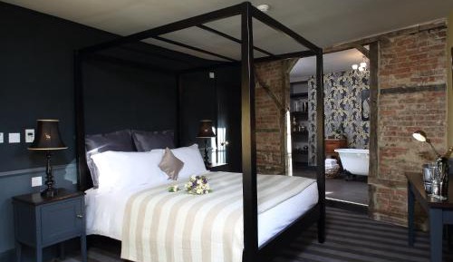 Bridal Suite with Four Poster Bed 