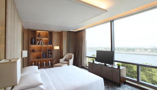 Diplomatic Suite
