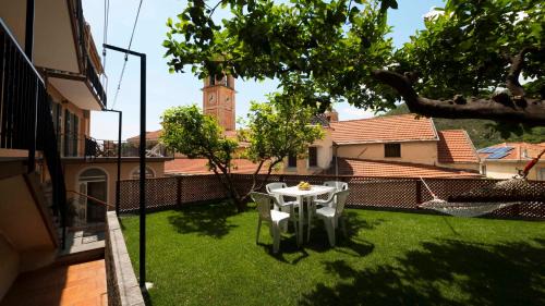 Apartment with Garden View
