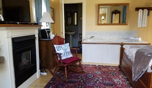 Double Room with Private Bathroom