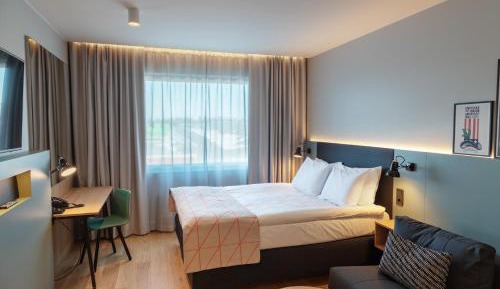 Standard Queen Room with Chair Bed - Non-Smoking