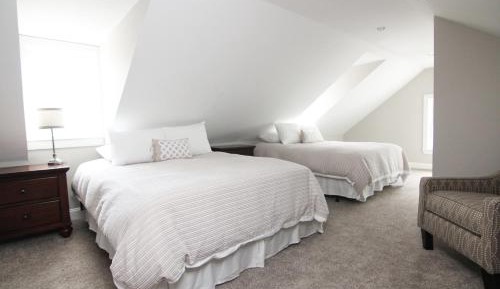 Two-Bedroom Apartment with Lake View