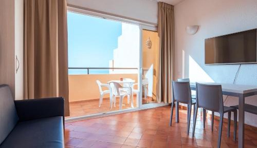 One-Bedroom Apartment with Sea View