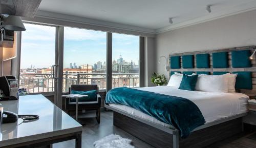 Signature Collection Deluxe King Terrace Manhattan View