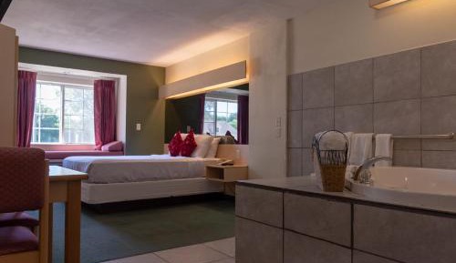Suite with Hot Tub