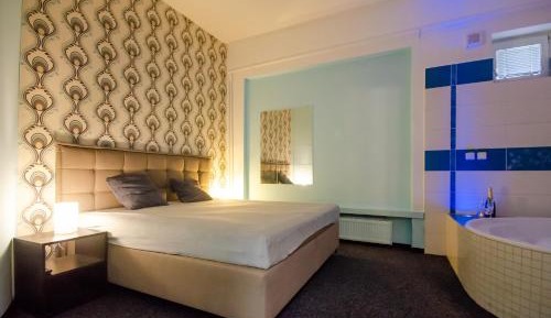 Double Room with Spa Bath