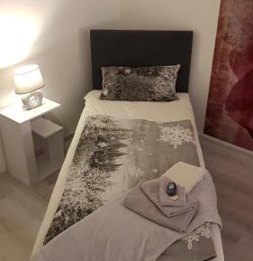 Single Room with Shared Bathroom