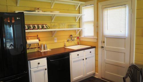 Deluxe Queen Suite