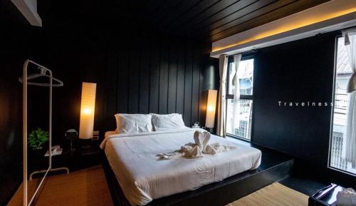 Deluxe Double Room with Private Bathroom