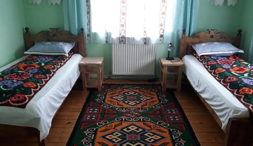 Twin Room with Shared Bathroom