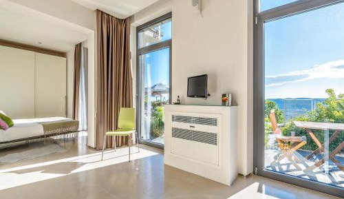 Suite with Pool View