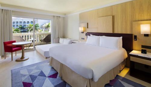 Deluxe King Room with Resort view