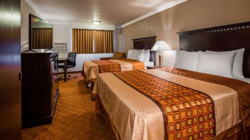 Queen Room with Two Queen Beds - Non-Smoking