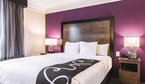 Deluxe King Suite