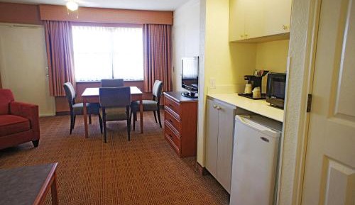 One-Bedroom King Apartment - Non-Smoking