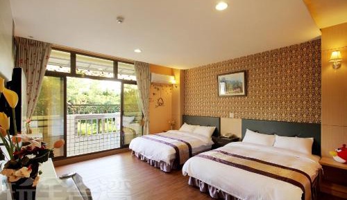 Quadruple Room with Private Bathroom