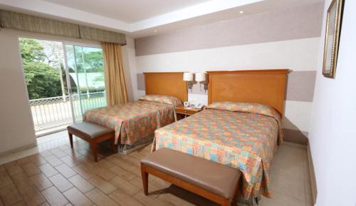 Deluxe Room (2 Adults + 2 Child)