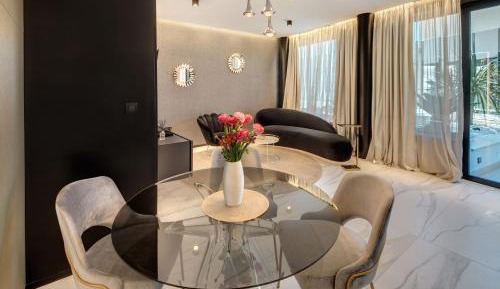 Superior Suite with Partial Sea View