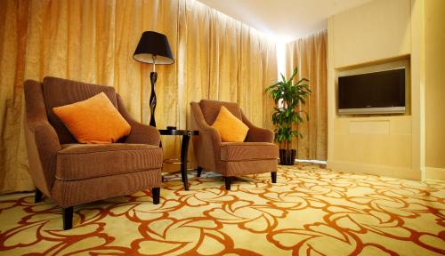 Deluxe Queen Room