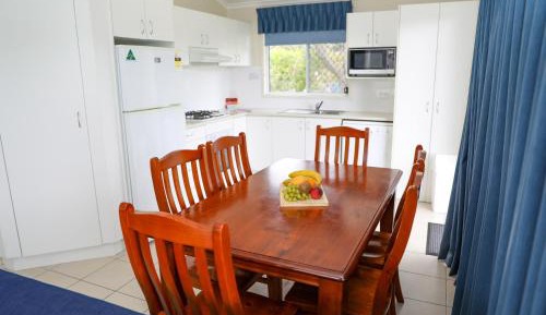 Deluxe Three-Bedroom Cabin - 6 Berth