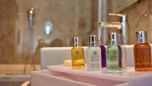 King Suite With Free Airport Transfer