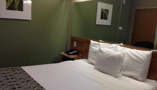 Queen Room - Non-Smoking