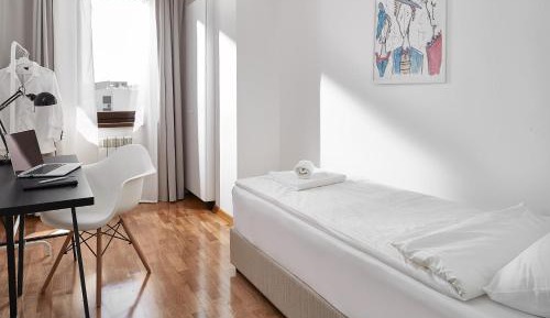Three-Bedroom Apartment with Balcony (5 Adults + 2 Children)