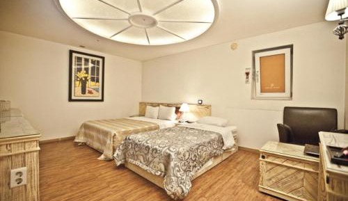 Deluxe Family Room