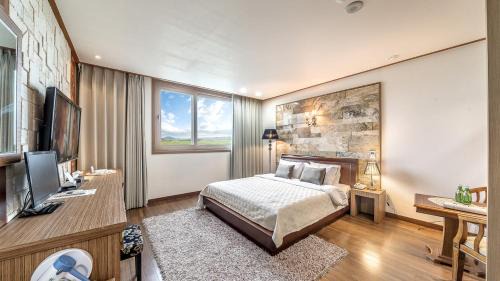 Superior Family Room