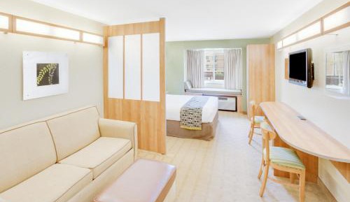 Queen Suite - Non-Smoking