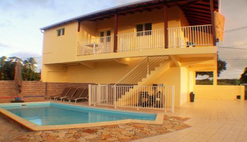 Apartment with Pool View 