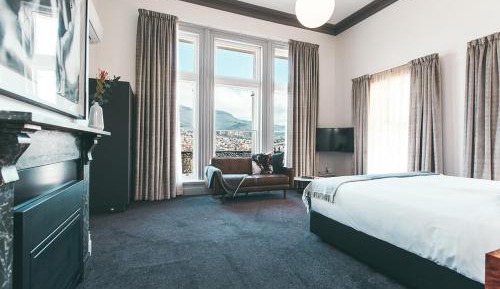 Premium Suite with Terrace Access - Hunter