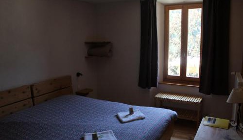 Family Room with Mountain View