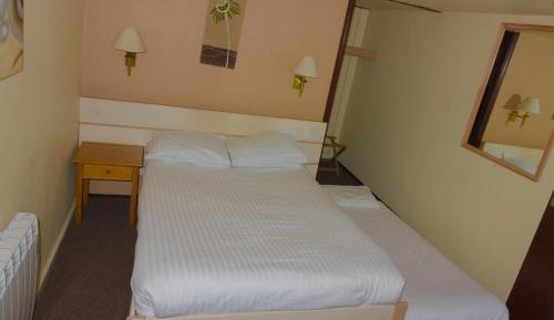 Family Room (2 Adults + 1 Child)