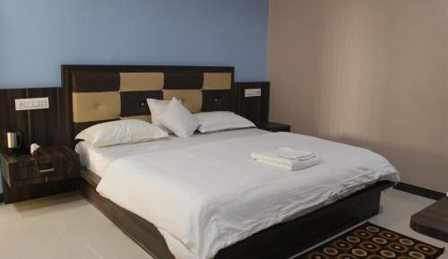 Deluxe Room (2 Adults + 1 Child)