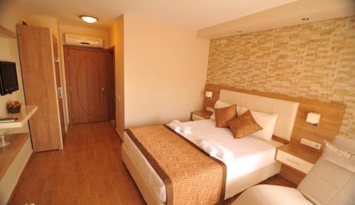 Superior Double Room with Side Sea View