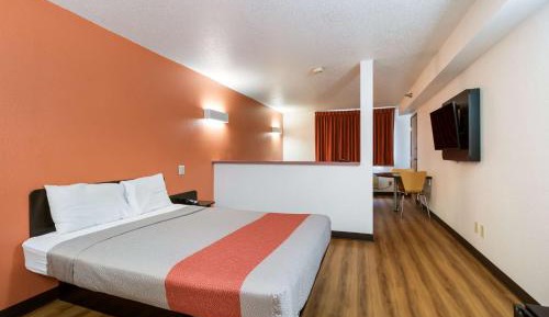 Queen Room - Non-Smoking