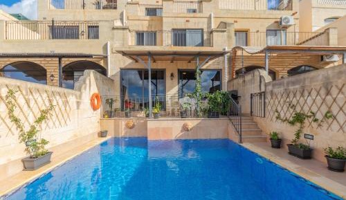 Deluxe King Suite with Terrace