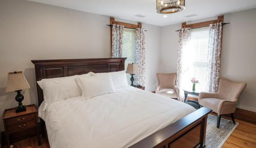 Deluxe King Suite