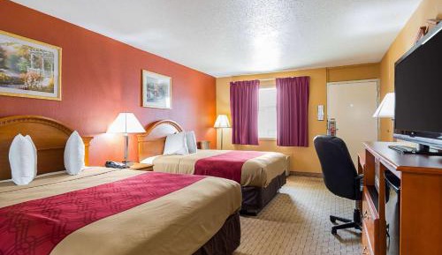 Queen Room with Two Queen Beds - Smoking