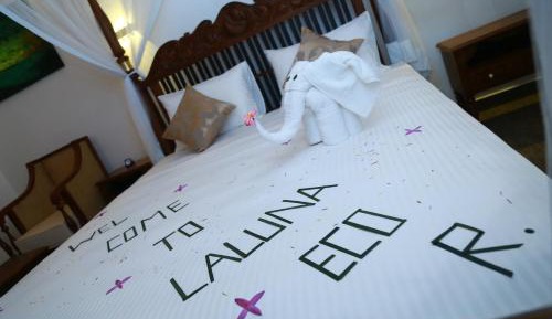 Deluxe Double Room (2 Adults + 1 Child)