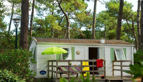 Mobile Home (6 Adults)