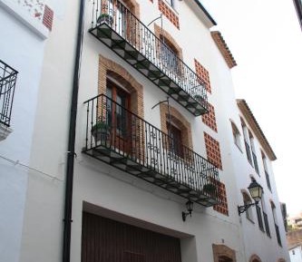 Three-Bedroom Apartment with Mountain View