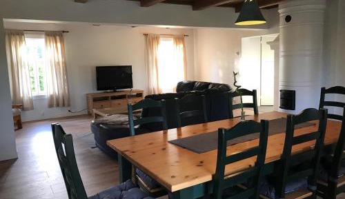 Villa (8 Adults)