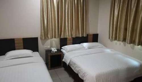 Family Room (3 Adults)