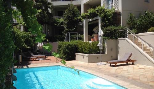 Apartment with Pool View 