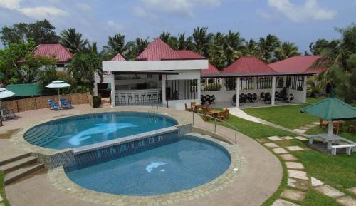 Queen Suite with Pool View